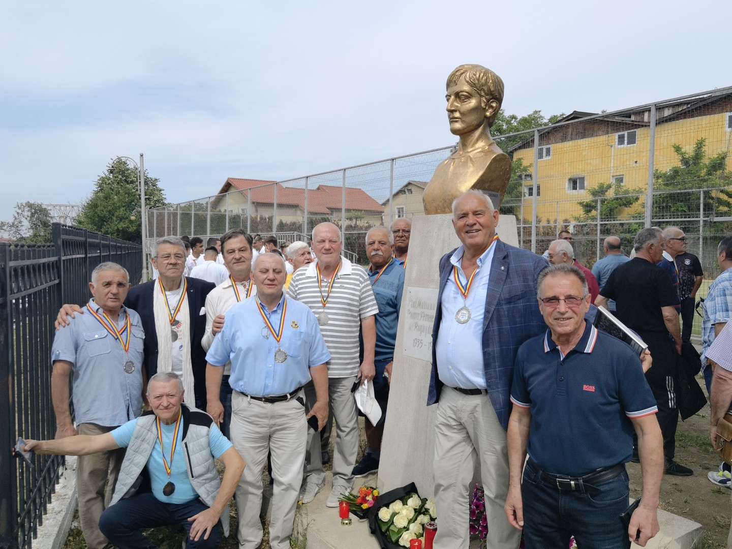 ROMÂNIA / ANIVERSARE: După 50 de ani de la un succes surpriză, elevii-campioni au omagiat-o pe Mariana Lucescu 