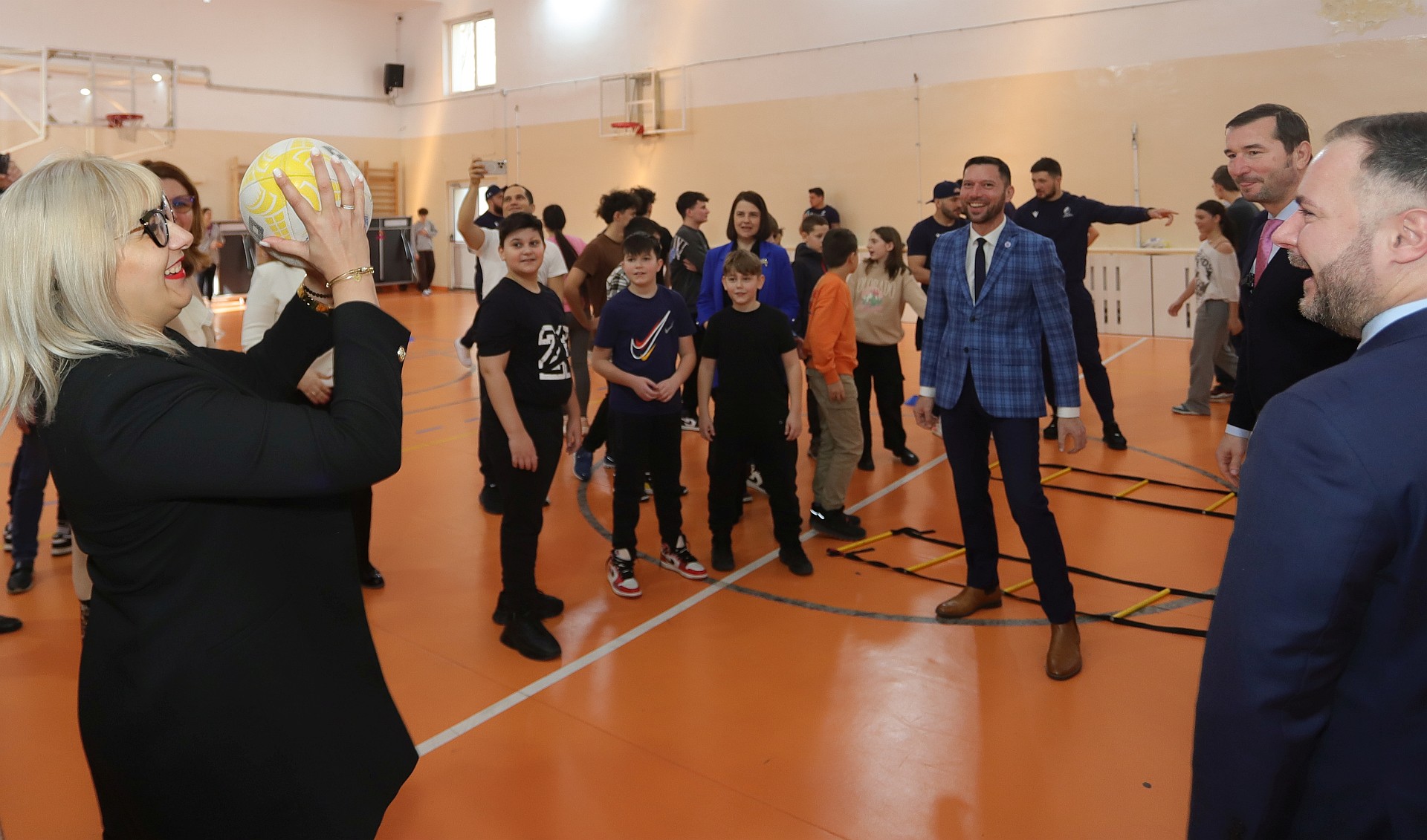 ROMÂNIA / ECHIPA NAȚIONALĂ DE SENIORI: Stejarii se implică în campania „Tackle Drugs - Spune NU drogurilor!”