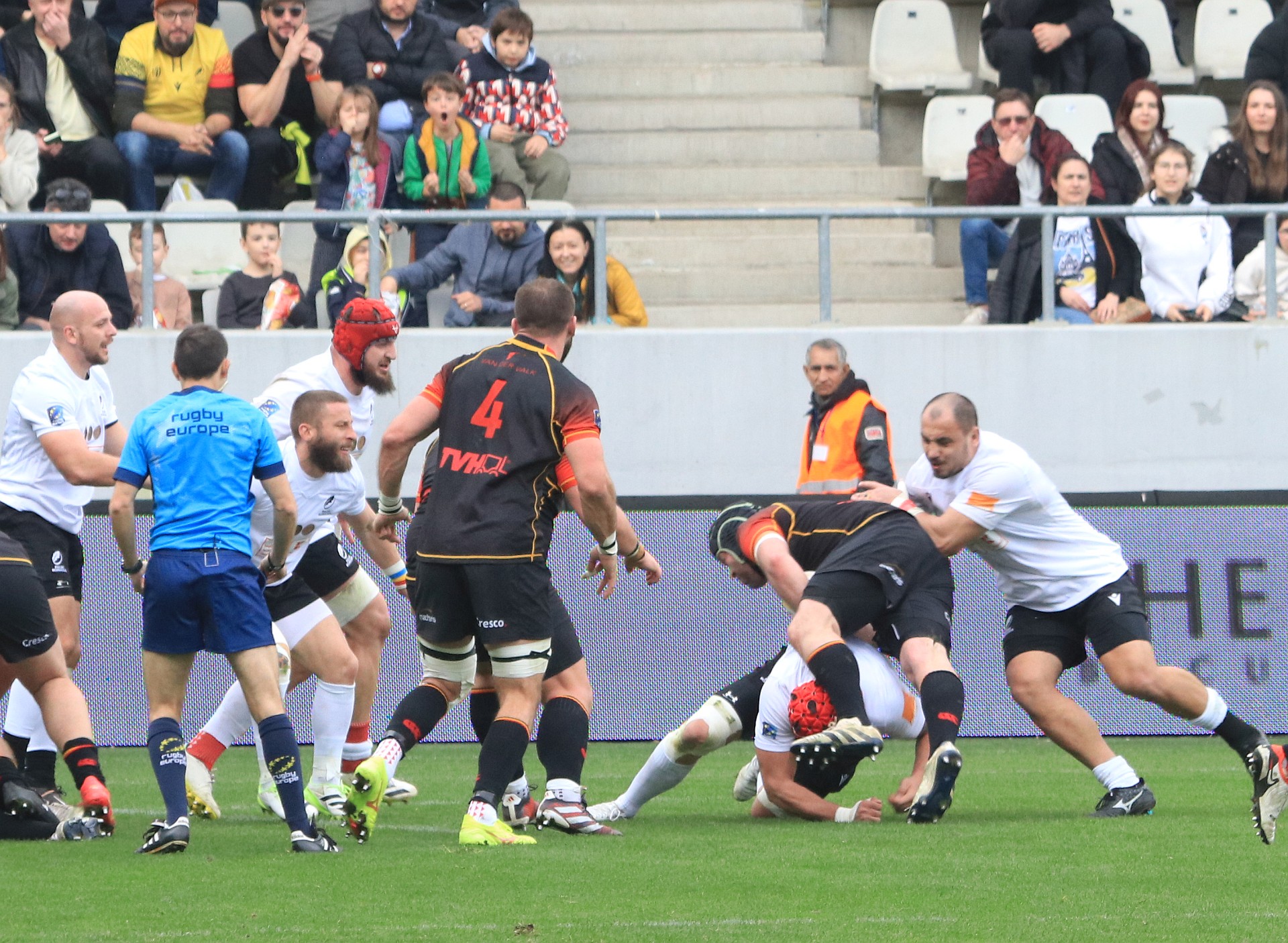 ROMÂNIA / ECHIPA NAȚIONALĂ DE SENIORI: Admirați odinioară pentru modul în care se apărau, Stejarii ratează acum numeroase placaje