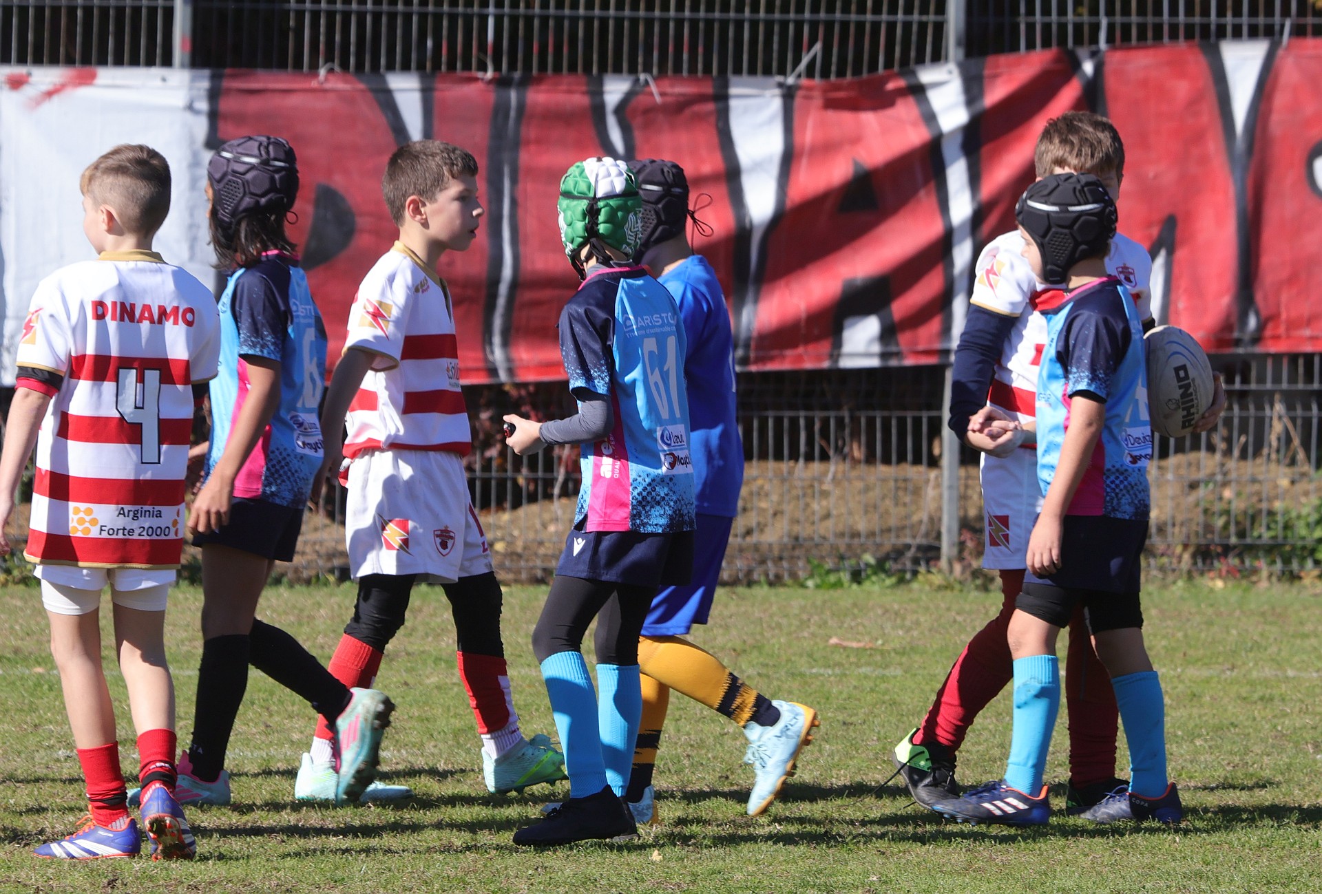 ROMÂNIA / OMAGIU: Copiii bucureșteni au participat la Memorialul „Ion Țuțuianu” FOTO / VIDEO