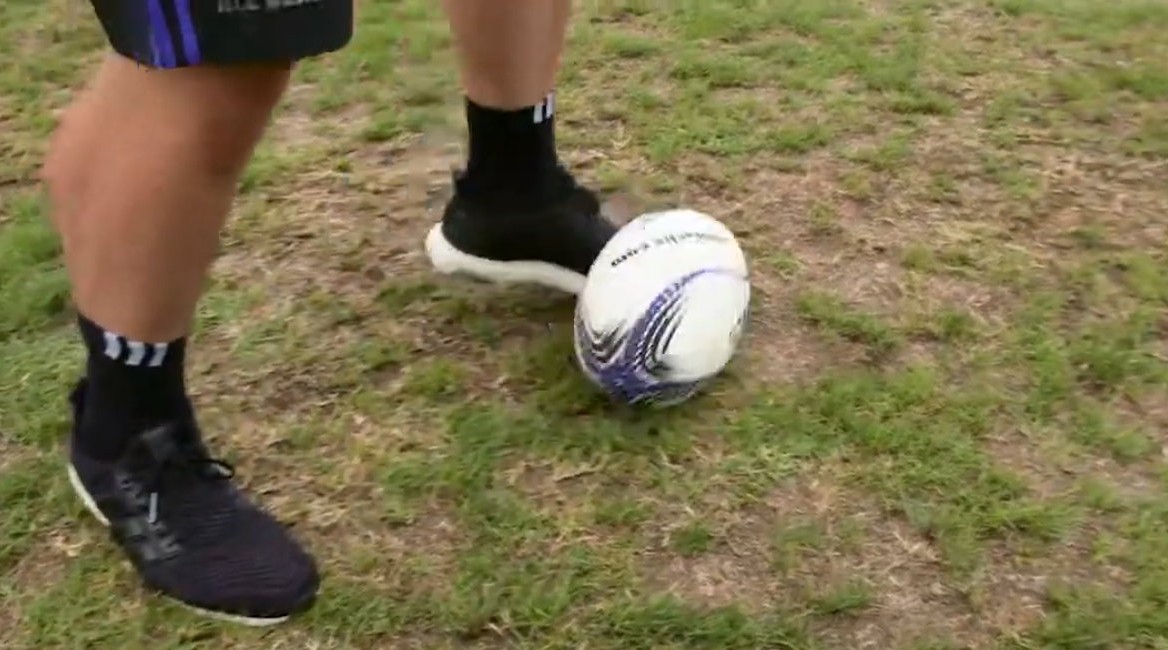 RUGBY-UL PE ÎNȚELESUL TUTUROR: Ce este driblingul și cum se execută / VIDEO 