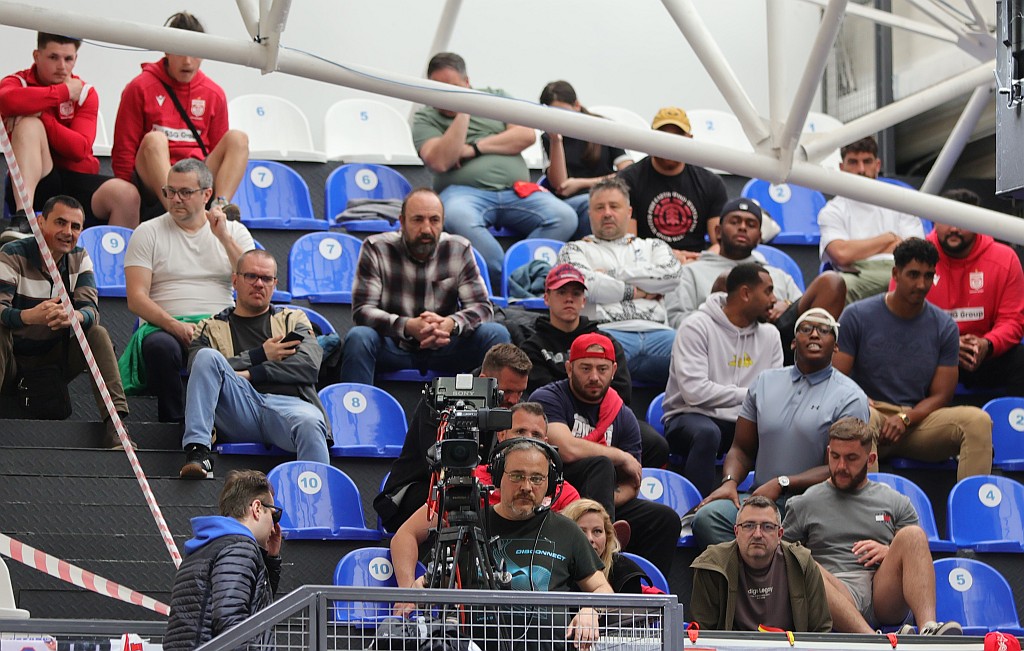 OMNISPORT: Buldogii le-au încurajat pe voleibalistele de la Dinamo în semifinala cu CSO Voluntari / FOTO