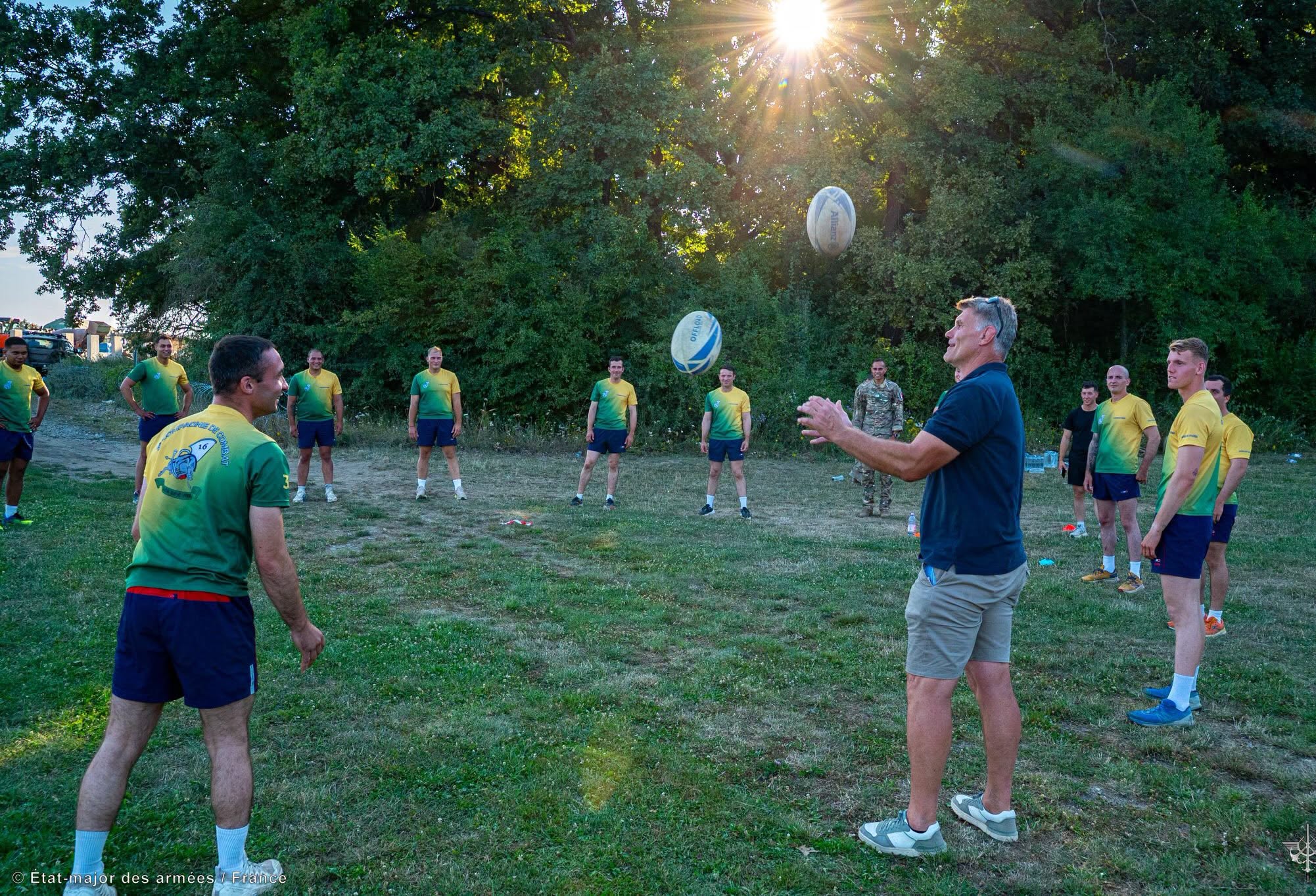 NAȚIUNI MAJORE / FRANȚA: Fost căpitan al „Cocoșilor”, Fabien Pelous a jucat rugby cu militarii NATO de la Cincu / VIDEO
