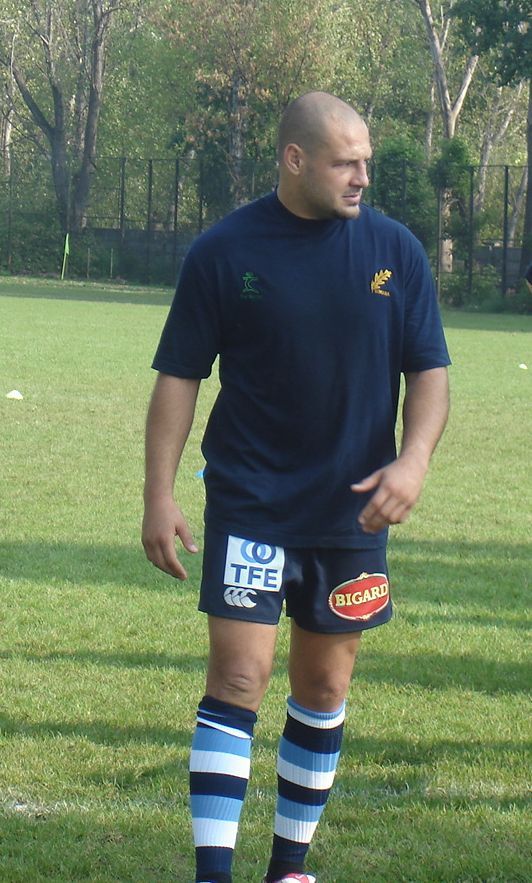 Alex Manta are un nou look