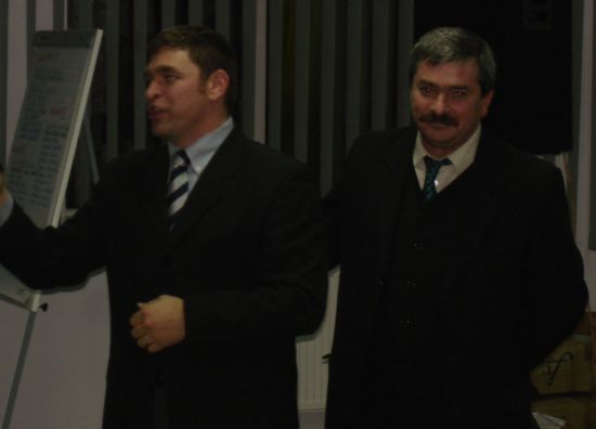 Antrenorul federal Daniel Mitrea si presedintele arbitrilor Emil Pirtoc