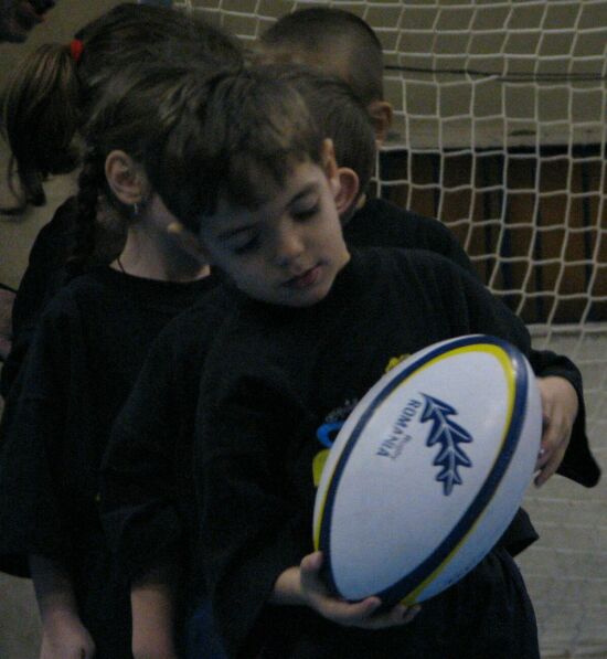 Pare interesant ce scrie pe balon