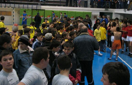 Toata lumea merita felicitari