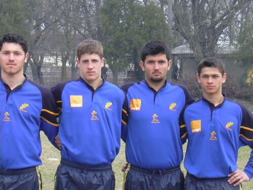 Macovei (al doilea din stanga) alaturi de colegii de la Romania U19