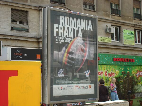 Imaginea afisului in centrul Bucurestiului