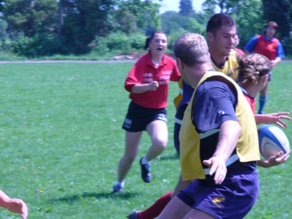 Patrundere feminina printre aparatori masculini