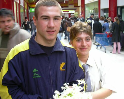 Razvan Bors si una dintre multele fete bucuroase de flori